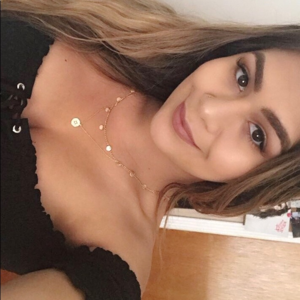 Meet your Posher, Estefania